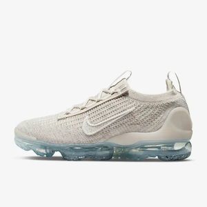 Nike Air Vapormax 2021 Flyknit White DJ9975-001 Womens Size 12 / Mens Size 10.5